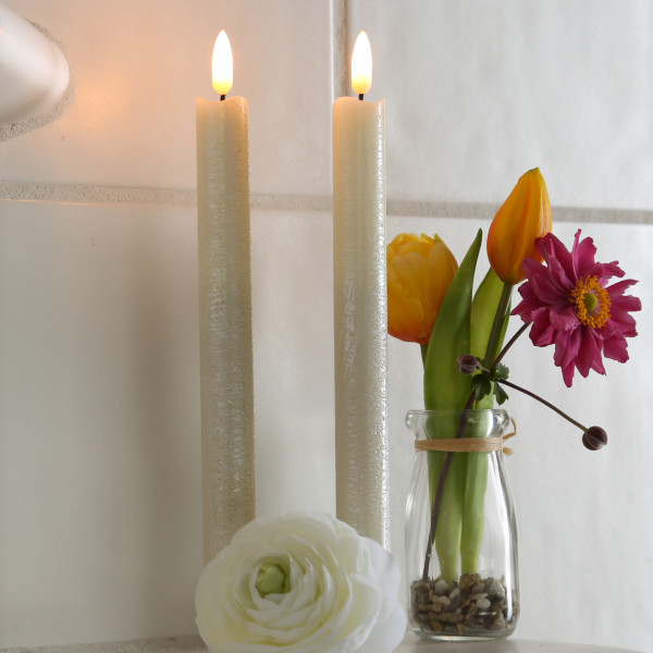 LED Stabkerzen LINA - Rustik-Optik - Echtwachs - flackernd - H: 25cm - Timer - creme - 2er Set