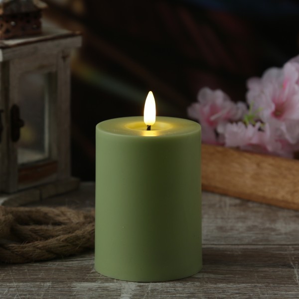LED Stumpenkerze - Kunststoff - 3D Flamme - H: 10cm - D: 7,5cm - Timer - für Innen/Außen - grün