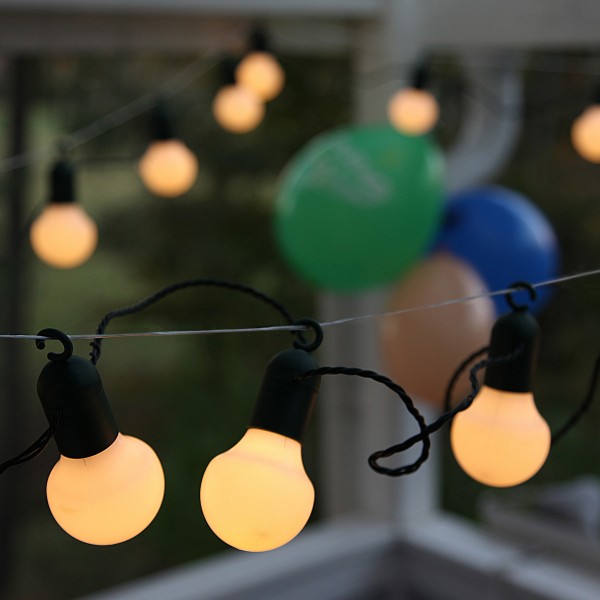 LED Partylichterkette - 20 warmweiße LED - L: 5,7m - grünes Kabel - outdoor