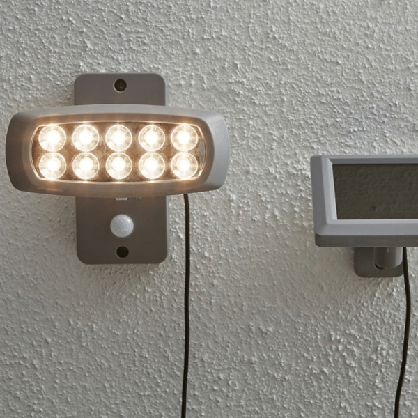 LED Solar Strahler "Powerspot" - warmweiß - 50lm - mit Bewegungsmelder und Lichtsensor - H: 15cm
