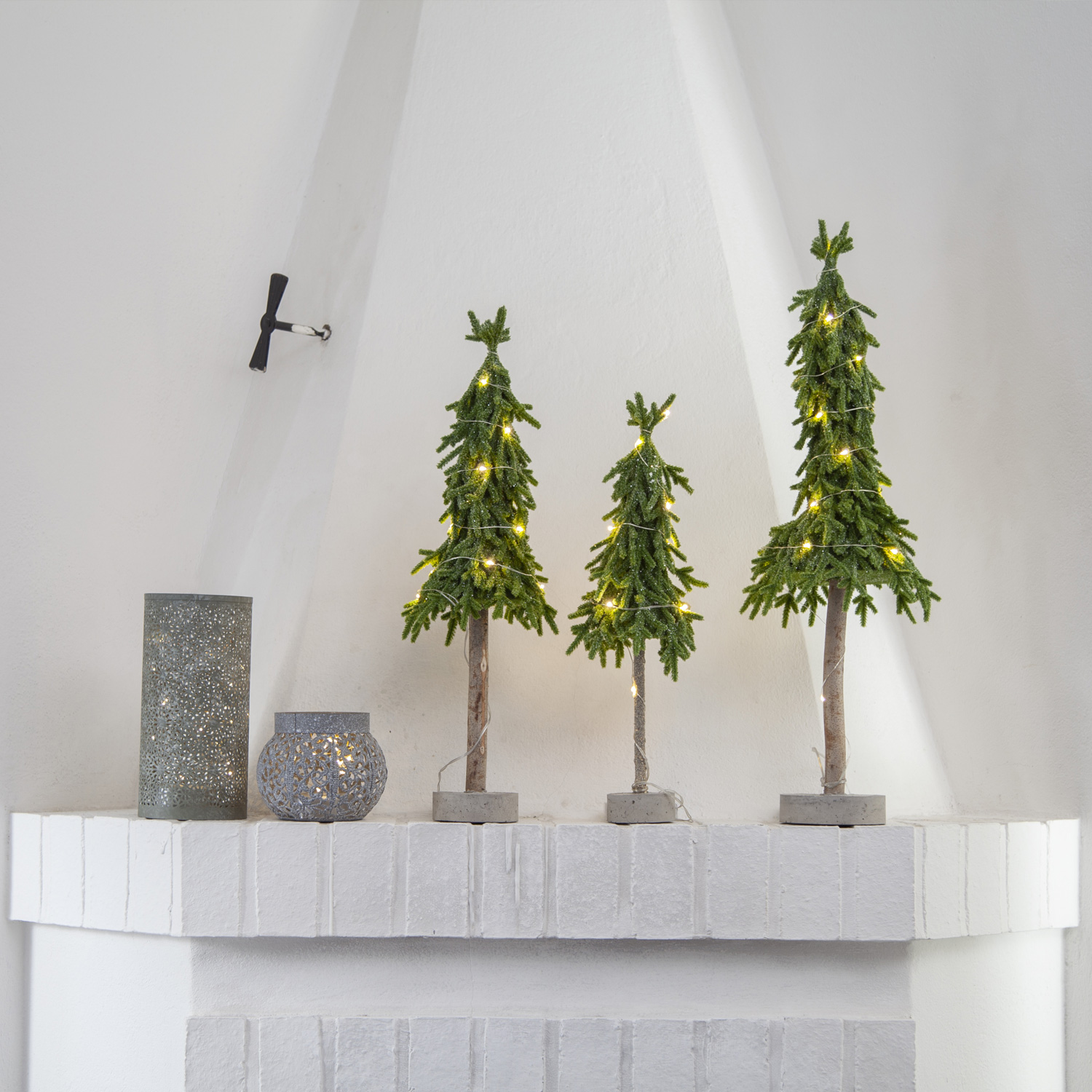 LED Lichternetz Tannenbaum mit Sternen - 120x90cm - Wanddeko - 55 warmweiße  LED - Innen - Trafo