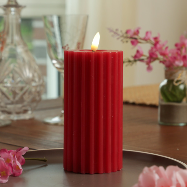 LED Kerze LIV - gerillt - Echtwachs - warmweiße 3D Flamme - H: 17,5cm - D: 7,5cm - Timer - rot